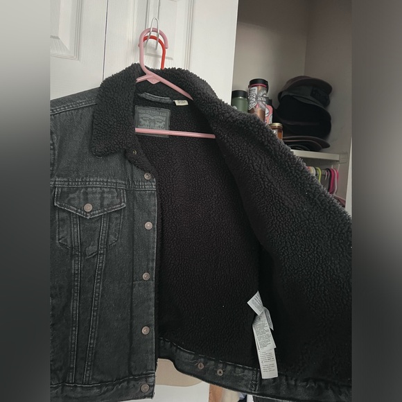 Women’s Levi’s Sherpa lined denim jacket - Picture 2 of 4
